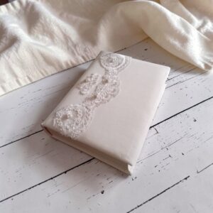 Biblia aplicación al costado